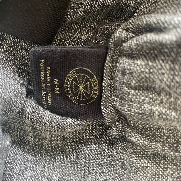 Urban Outfitters women’s Gray Herringbone Wide Leg Pleated Front Trousers Medium - Picture 4 of 5